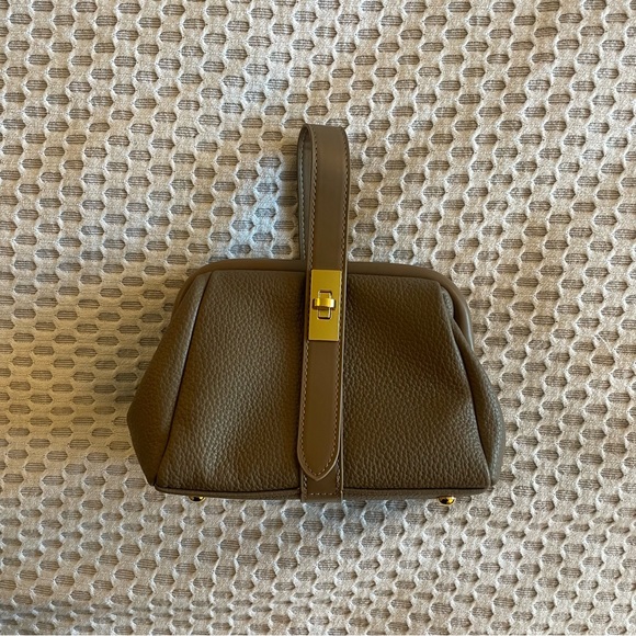 Unique top handle/crossbody vegan leather handbag - grey taupe - Picture 2 of 6